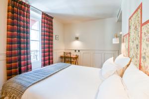 a bedroom with a bed and a window at Hotel Habituel in Paris +42 photos