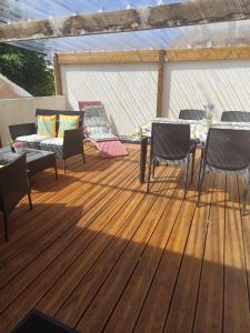 a patio with a table and chairs on a deck at Appartement Centre Ville in Questembert