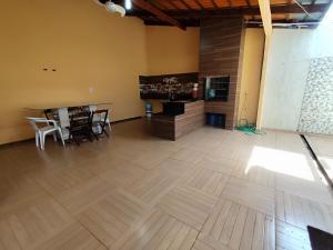 a large room with a table and chairs and a kitchen at Aluguel por Temporada Marabá - São Félix in Marabá