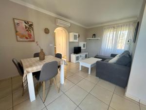 a living room with a table and a couch at Apartamento en Olivanova in Casas Devesa