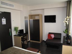 טלויזיה ו/או מרכז בידור ב-Source Hôtel