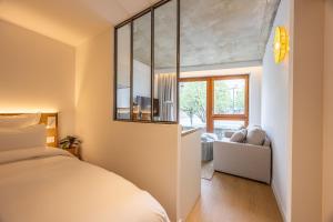 a bedroom with a bed and a window at BABEL COMMUNITY Hôtel Bordeaux in Bordeaux