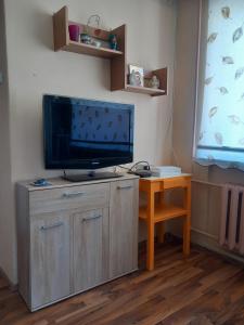 a flat screen tv sitting on top of a wooden cabinet at Peatuspaik Paides in Paide +2 photos