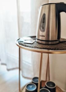 a toaster sitting on top of a table at La Steila del Sud in Polignano a Mare