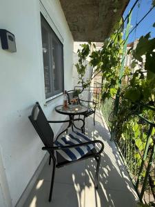 a patio with a table and chairs on a balcony at Apartman LUCIJA, dostupan minimum 7 NOCENJA i VISE, AVAIBLE FOR RENT MINIM 7 NIGHTS AND MORE in Sutomore