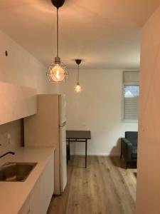 a kitchen with a sink and a table in a room at דירת בוטיק מפנקת in Beer Sheva