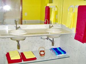 a bathroom with two sinks and two towels at Villa Araçà - Boutique Hotel in Lauro de Freitas