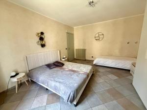 a bedroom with two beds in a room at Ca Rene in Savigliano