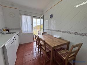 a kitchen with a table and chairs and a sink at Apartamento Barro Playa in Barro de Llanes
