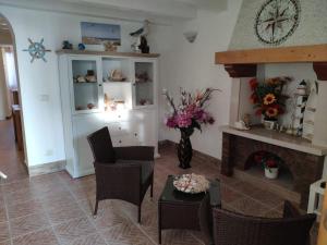 a living room with a fireplace and a table and chairs at Casa Arianna in Pellestrina