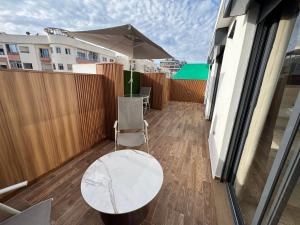 a small balcony with a table and an umbrella at Résidence Royal CasaBlanca in Casablanca