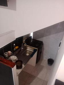 a small kitchen with a sink and a stove at Apartaestudio in Chiquinquirá