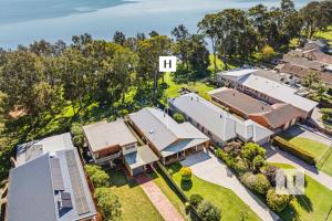an overhead view of a row of houses at Sunset Escape in Summerland Point