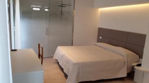 A bed or beds in a room at Hotel Chic Még 13 kép