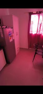 a pink room with a refrigerator and a window at Flor de la Montaña 2 in Fiambalá