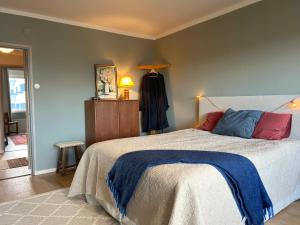 a bedroom with a large bed with blue and red pillows at ArtBeat Downtown in Turku