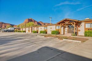 a parking lot in front of a building at Travelodge by Wyndham Kanab in Kanab