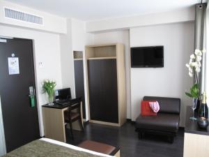 טלויזיה ו/או מרכז בידור ב-Source Hôtel
