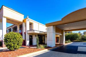 a view of a building with a parking lot at Econo Lodge - Conyers in Conyers