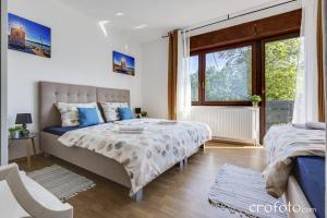 a bedroom with two beds and a window at Apartments Villa Mavi in Plitvička Jezera
