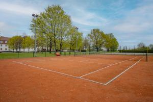 a tennis court with a bench on top of it at SeeHotel Großräschen in Großräschen