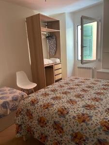 a bedroom with a bed and a desk and a mirror at 5 Terre in Lerici