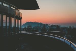 Pohľad na východ alebo západ slnka z hotela alebo blízkeho okolia