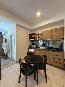 a kitchen and dining room with a table and chairs at Ecosea Timurbay in Kampong Tanjong
