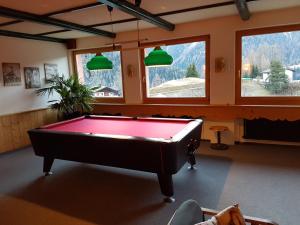 Biliár nebo kulečník v ubytování Hotel Sonnenhalde Wiesen