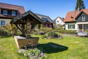 a garden with a wooden structure in the grass at Ferienhaus Haussee in Himmelpfort