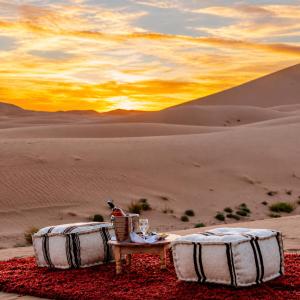 a table in the middle of the desert at Rosara Luxury Camp in Merzouga