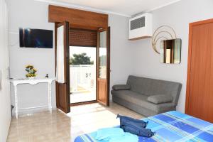 TV a/nebo společenská místnost v ubytování B&B Il Canto Del Mare