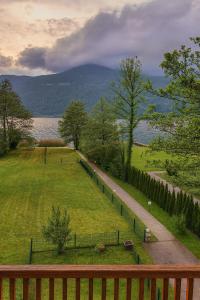a view of a park with a view of the water at Lakeview Apartment in Ostriach