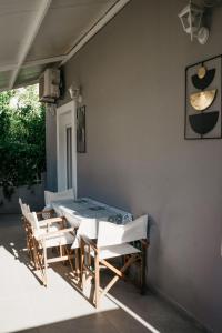 a table and chairs sitting on a patio at Boutique maison Filiatra in Filiatra