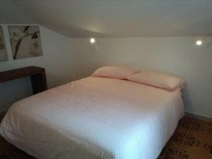 A bed or beds in a room at Un Nido Sul Mare