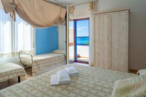 Hotel Tabby tesisinde bir odada yatak veya yataklar