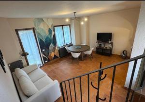 a living room with a white couch and a table at L'Angulin in Vezzo