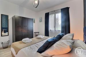 a bedroom with a large bed with pillows on it at Le four in Saint-Georges-de-Chesné