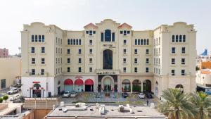 a large building with a fountain in front of it at واحد لواحد للشقق المخدومة -اقتصادي in Al Khobar