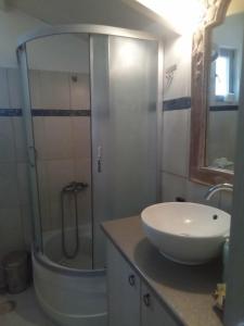 Bany a Simple Stay Vari's House