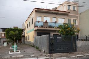 a house with a fence in front of it at Casa Tota in Assomada
