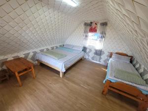 เตียงในห้องที่ Delger Resort