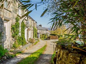 an empty street in a village with houses at 2 Bed in Blaenau Ffestiniog oc-86064 in Maentwrog