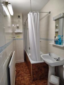 a bathroom with a tub and a sink and a shower at River Hotel in Oxford +51 photos