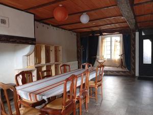a dining room with a long table and chairs at Air de Monade in Oloron-Sainte-Marie