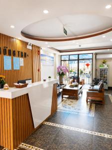 a lobby of a hotel with a reception desk at Hồng Thu Hotel Cao Bằng in Cao Bằng