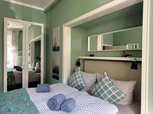 a bedroom with a bed with pillows and a mirror at Ferienwohnung Boppard in Boppard