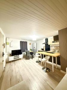 a living room with a desk and a dining room at Appartement Neuf in Rive-de-Gier
