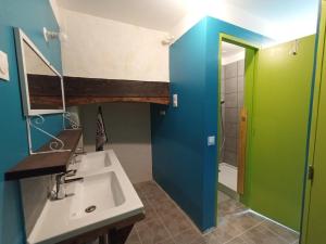a bathroom with a sink and a mirror at Air de Monade in Oloron-Sainte-Marie