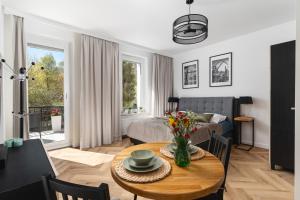 a living room with a table and a couch at Oliwa Am Calsberg 5a in Gdańsk